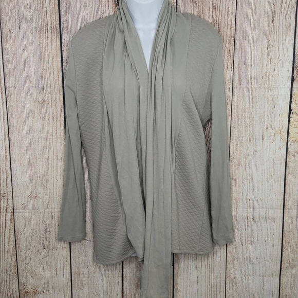 Fabletics Astoria Quilted Shrug Waterfall Cardigan - Picture 2 of 7